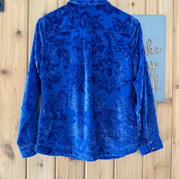 Soft Surroundings Size XS Floreat Velvet Floral Embossed Shirt in Saphire - Picture 5 of 8